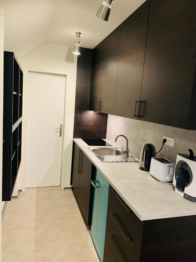 Cozy Friendly Place With Free Parking 프라하 외부 사진