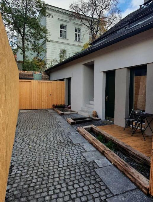 Cozy Friendly Place With Free Parking 프라하 외부 사진